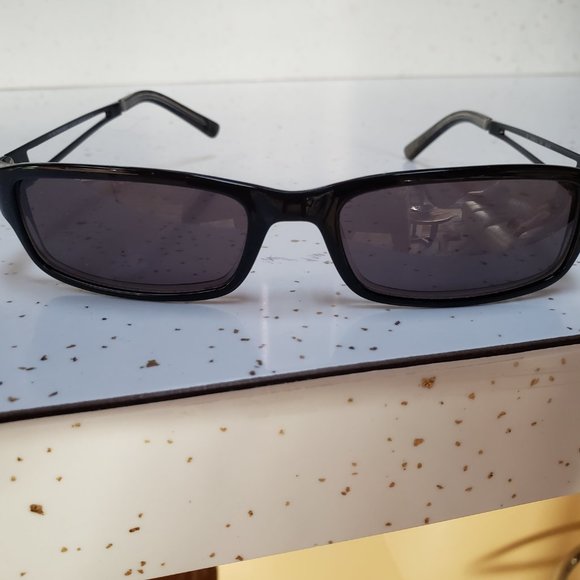 COPY - Burberry Sunglasses - Picture 3 of 9